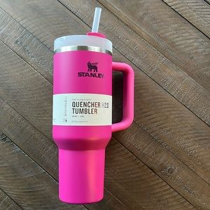 NWT Stanley Fuschia 40oz Tumbler